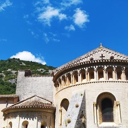 Au Bord Du Verdus Saint-Guilhem-le-Desert Exterior photo