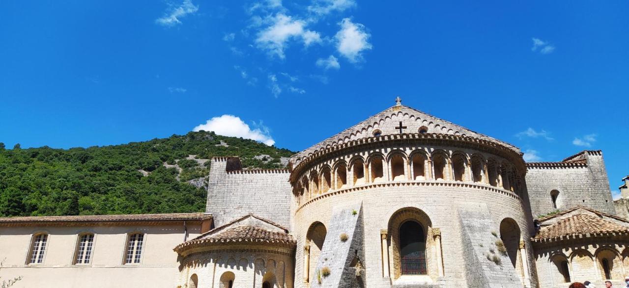 Au Bord Du Verdus Saint-Guilhem-le-Desert Exterior photo